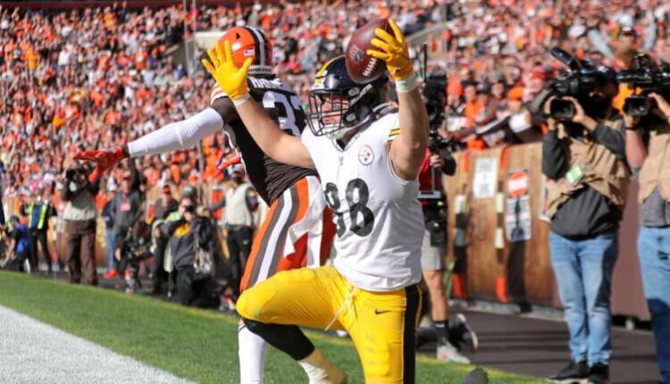 Pat Freiermuth 2023 Tight Ends with plus fantasy football playoffs matchups